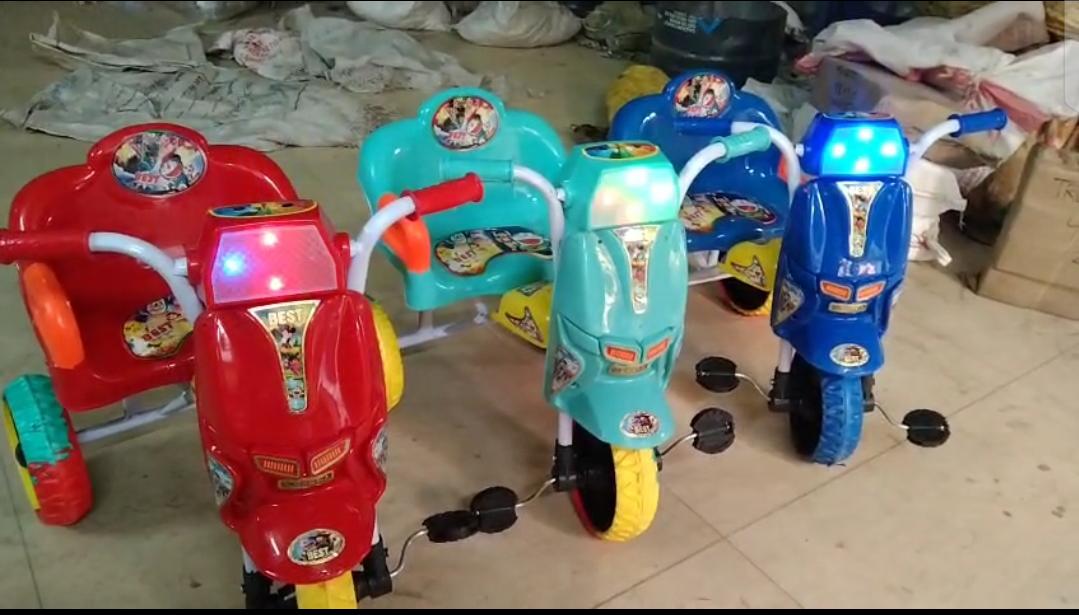 Kids Scooter-Style Tricycle with LED Headlight — image 1